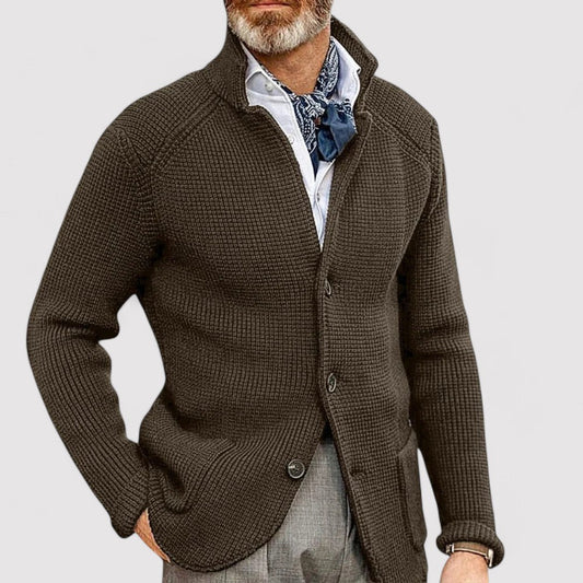 Schicker gestrickter Retro-Cardigan